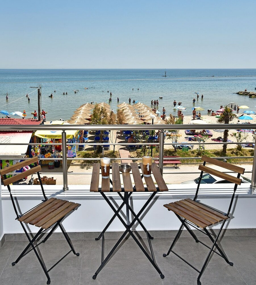 Фото Eutopia Hotel