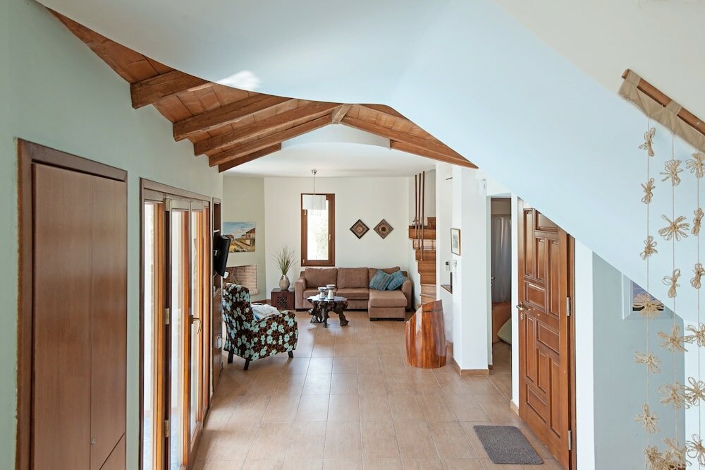 Фото Poikilma Alonissos Villas