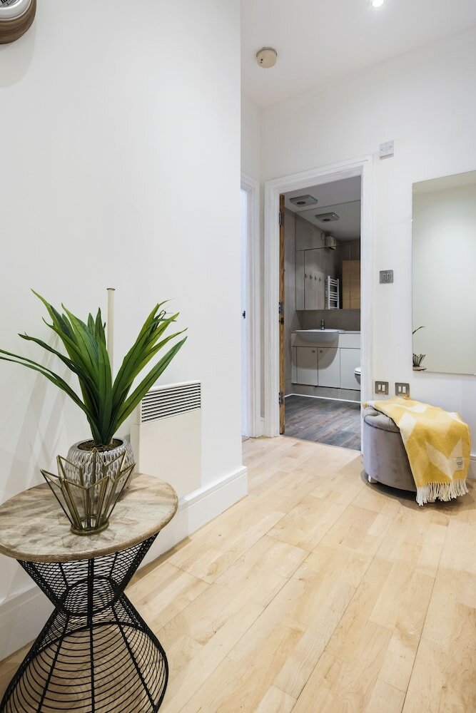 Фото Queensway 1