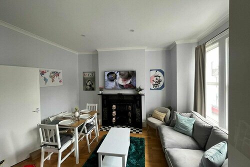 Clapham Art Apartment