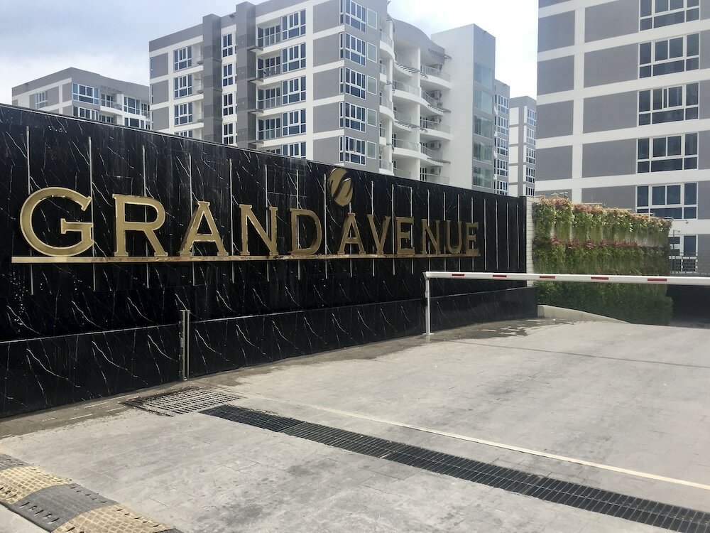 Фото Luxury Apartments in Grand Avenue