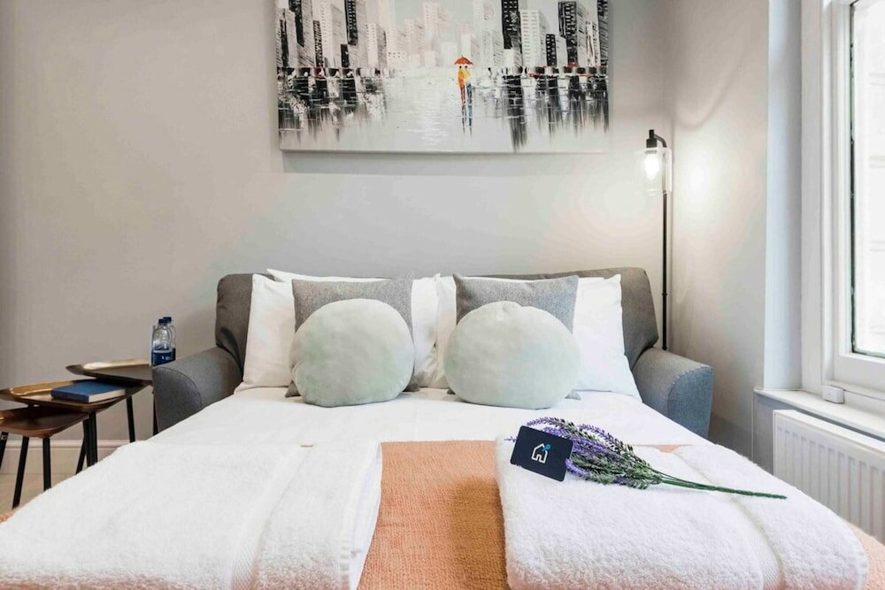 Фото Bright and Modern Bayswater Apartment