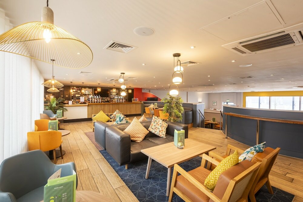 Фото Holiday Inn Cardiff City Centre