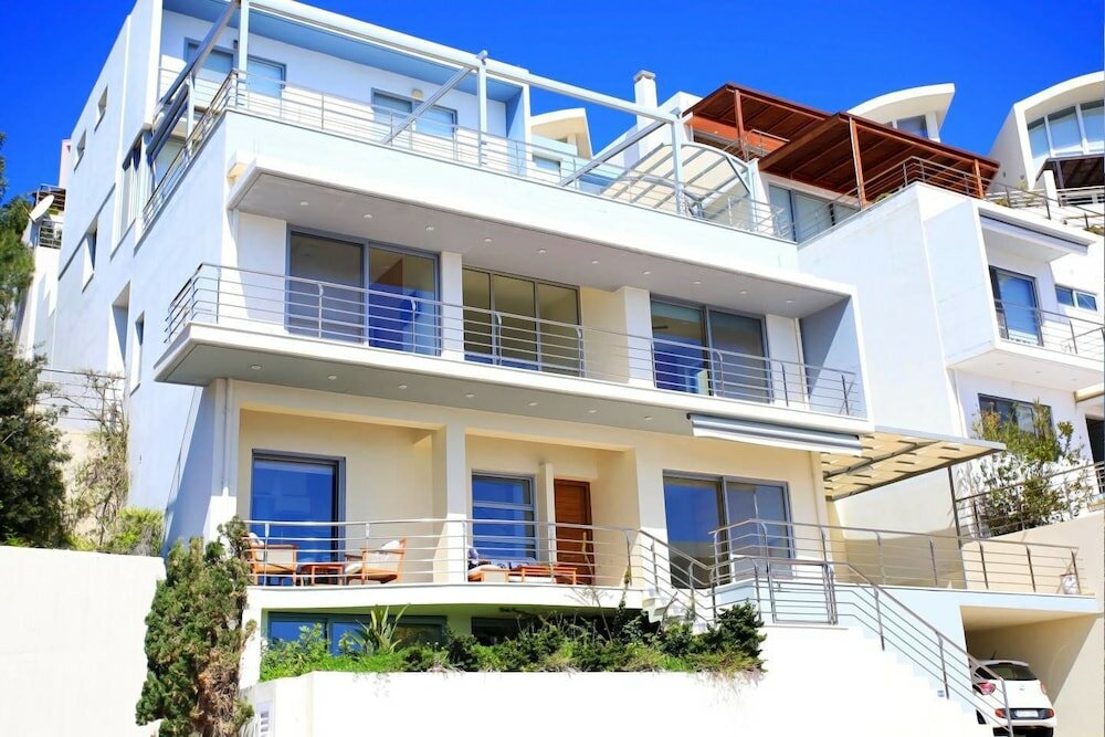 Фото Seafront home 4' walk to private beach