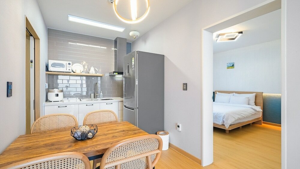 Фото Yeosu Riaeddo Poolvilla Pension