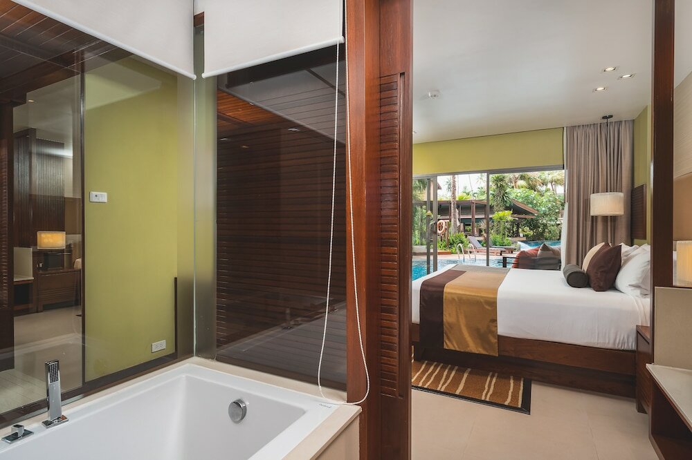 Фото Courtyard by Marriott Phuket Patong Beach Resort