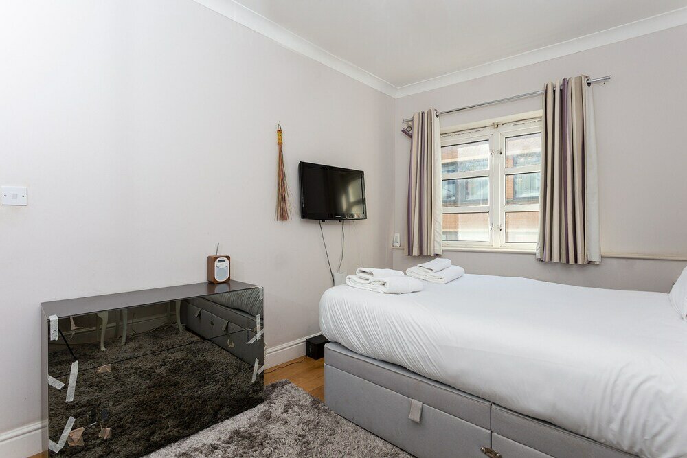 Фото Comfortable Flat Near Liverpool Street With 2 Bedrooms