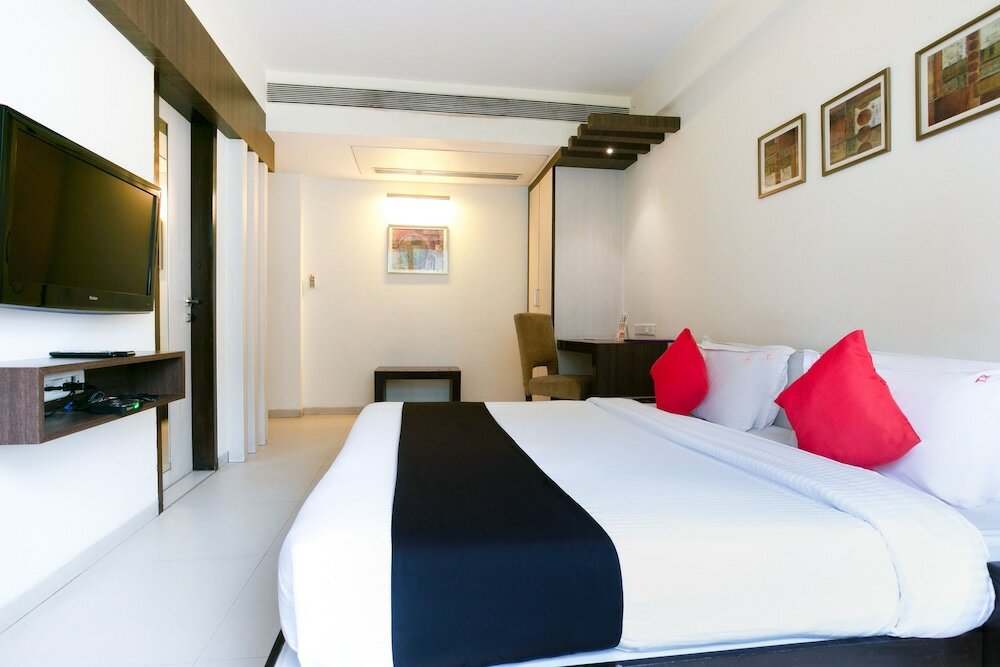 Фото Capital O 45587 The Roa Hotel