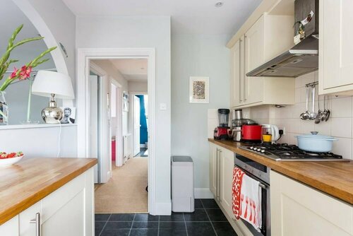 Гостиница Delightful 1 bed Apartment in Shepherd's Bush в Лондоне