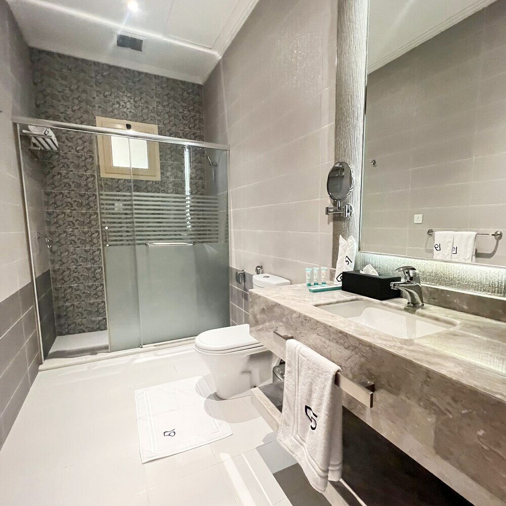 Фото Level Nine Hotel