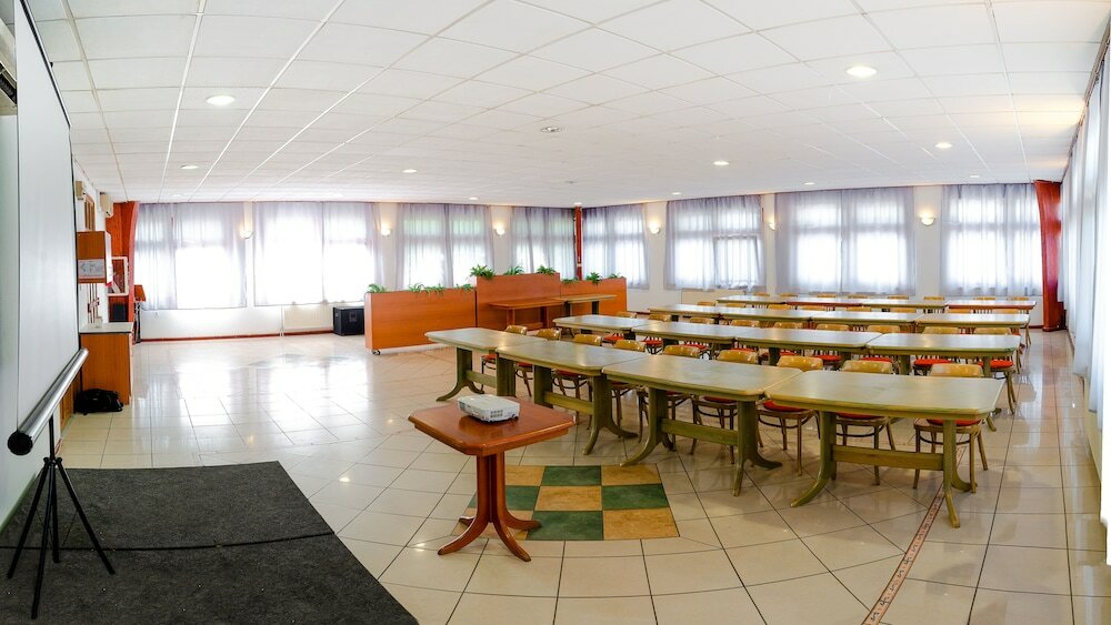 Фото Hotel Szeghalom