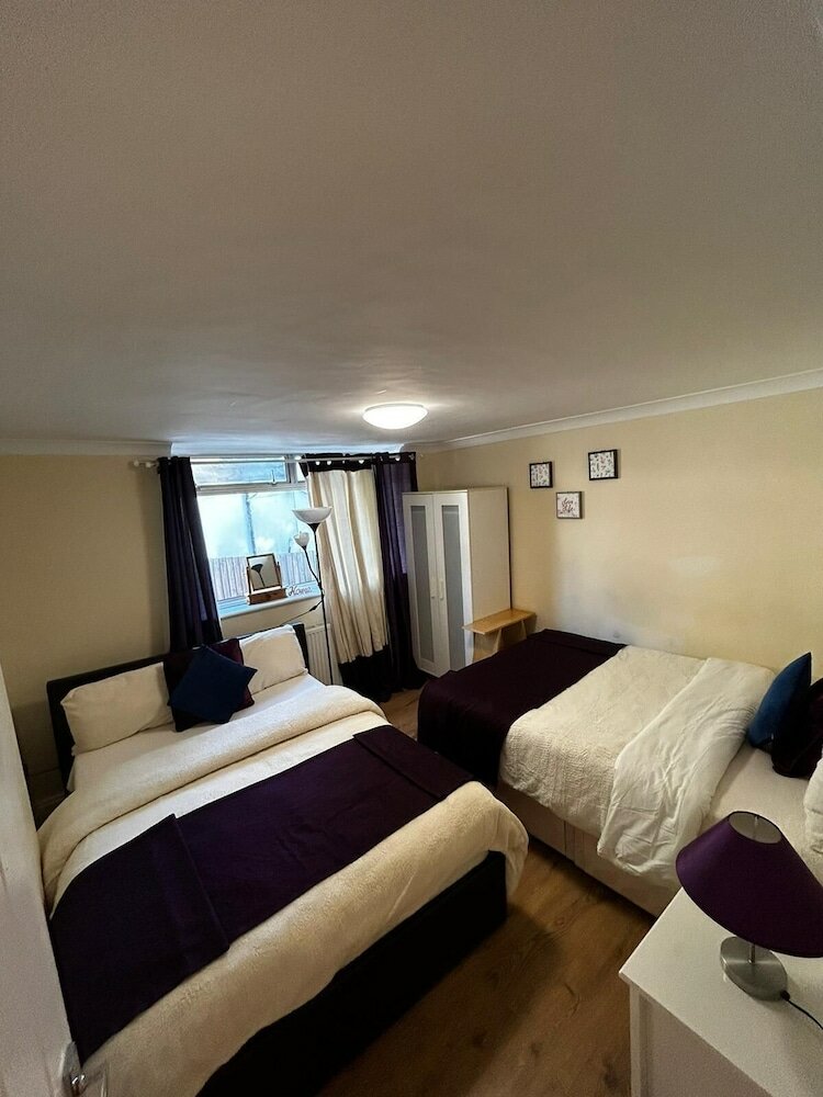 Фото Whole House Cottage with huge Garden