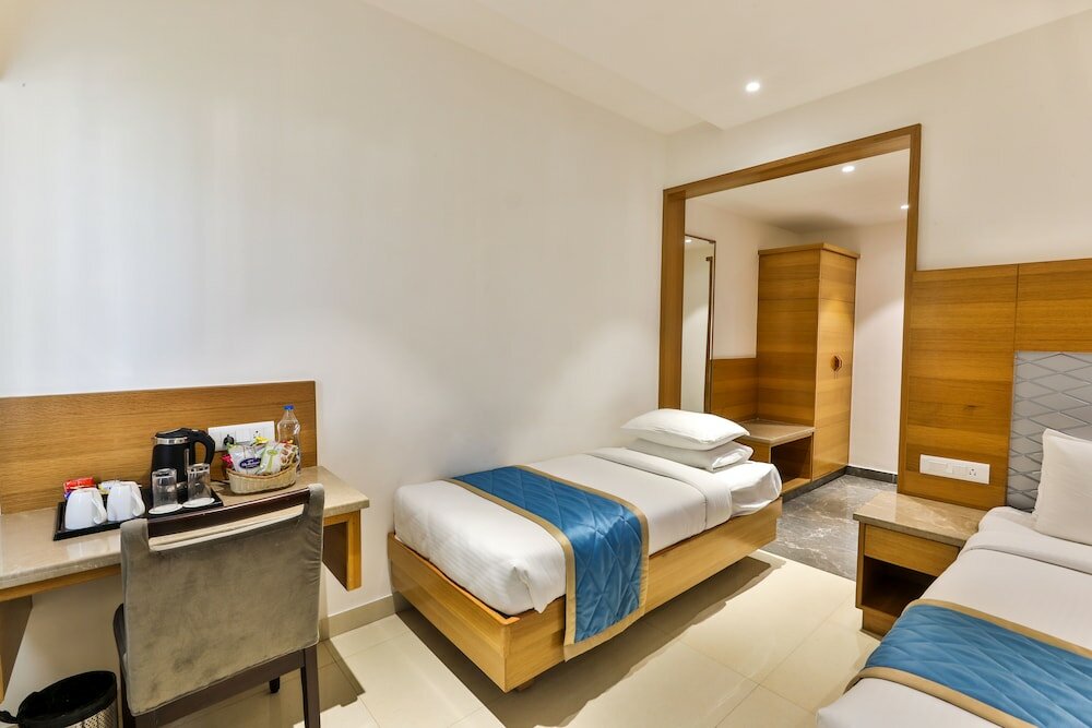 Фото Hotel Vbr Grand Inn