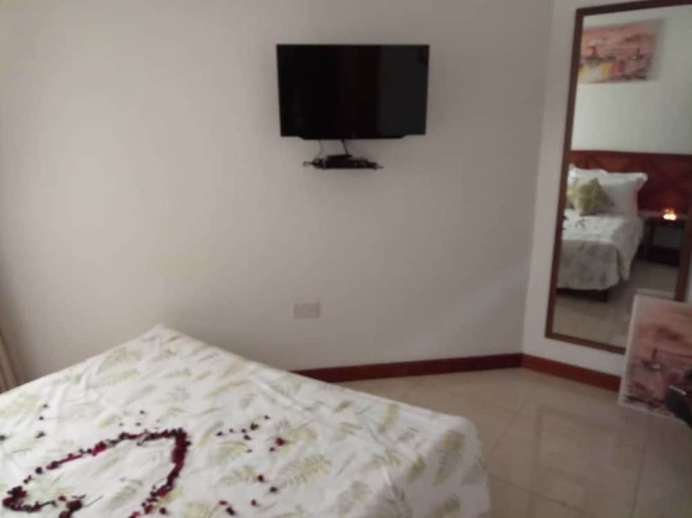 Фото Kaazi LakeFront Villas