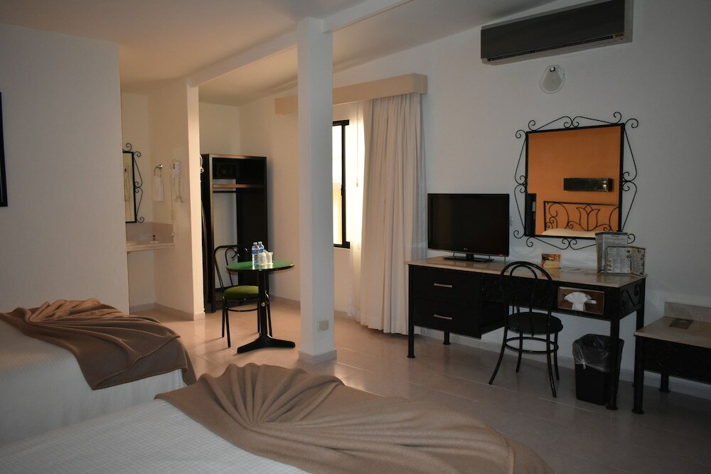 Фото Maya Tulipanes Express