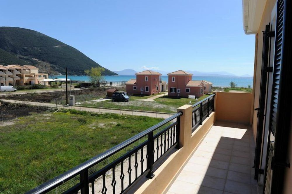 Фото Calypso Luxury Studios