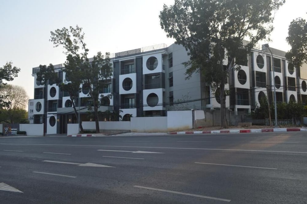 Фото Airport Avenue Hotel