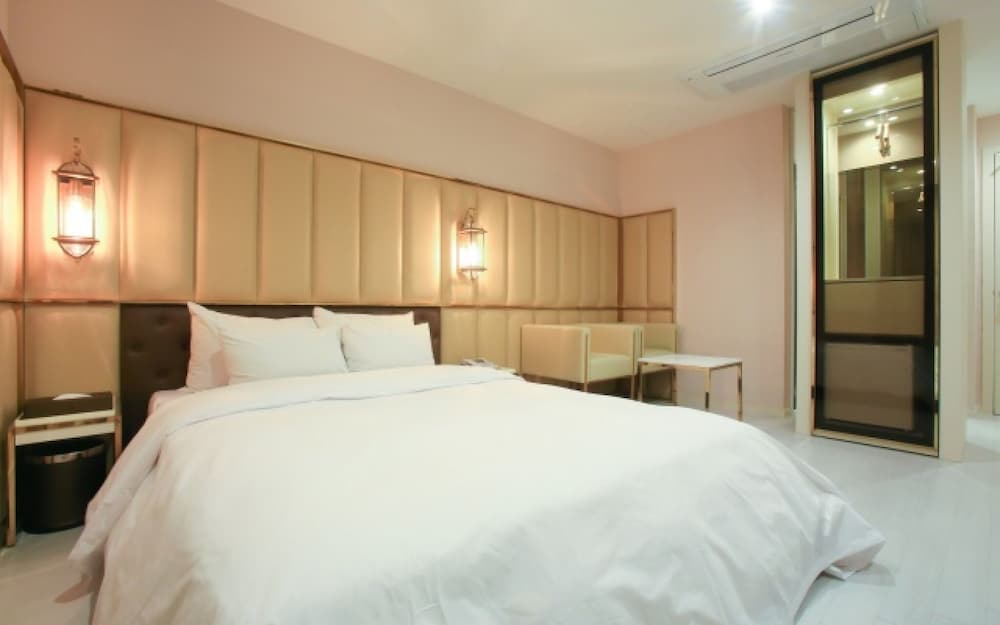 Фото Hotel Star Premier Yeoksam