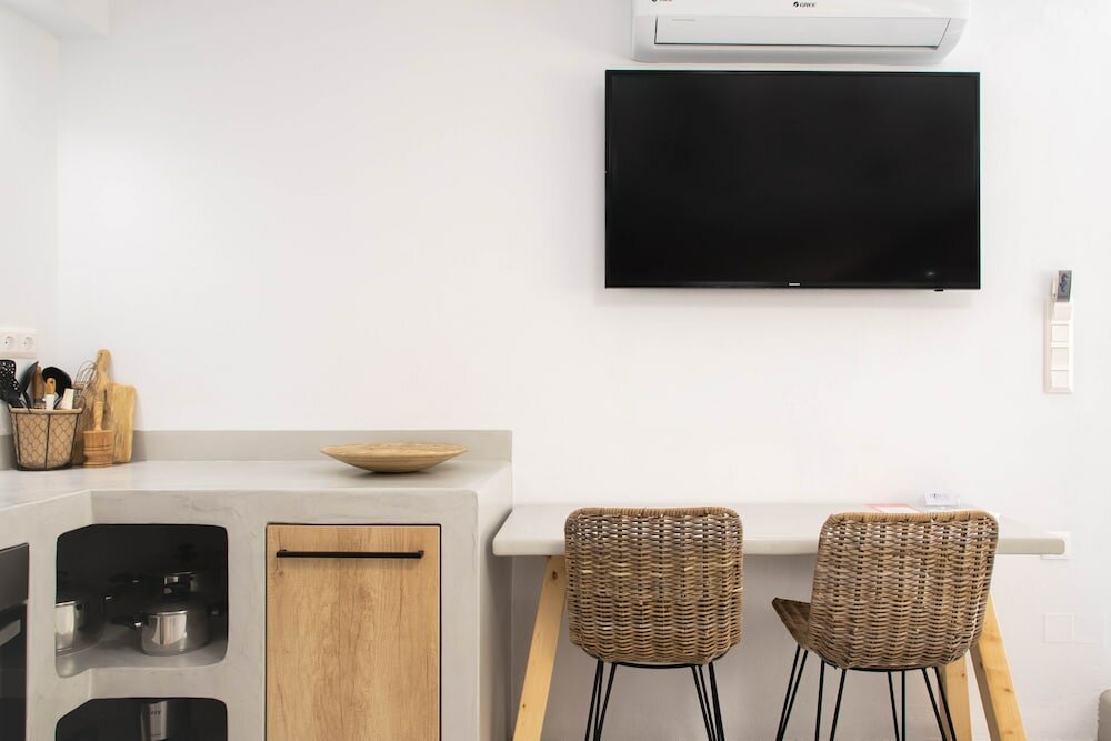 Фото Pebble Luxury Suite by the Sea