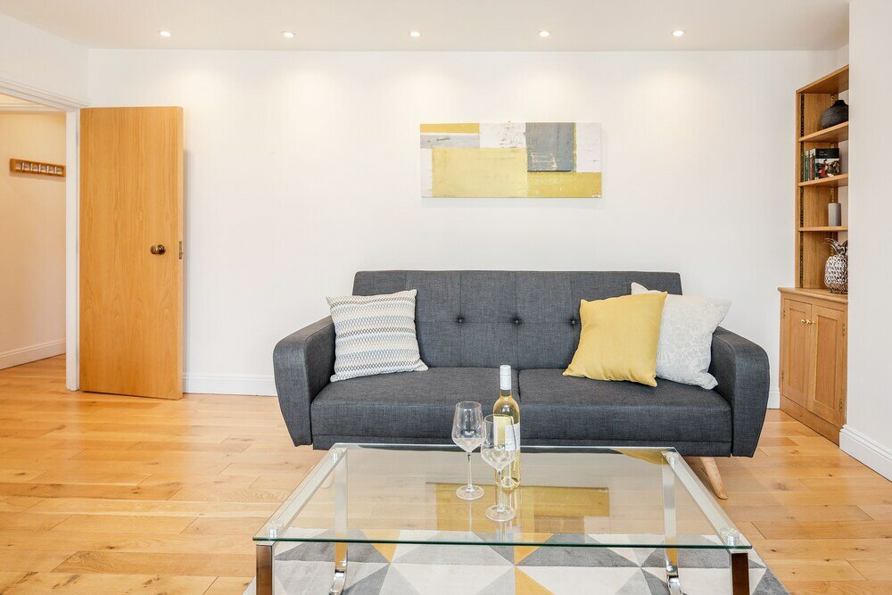 Фото Great Mayfair Apartment - Sleeps 6