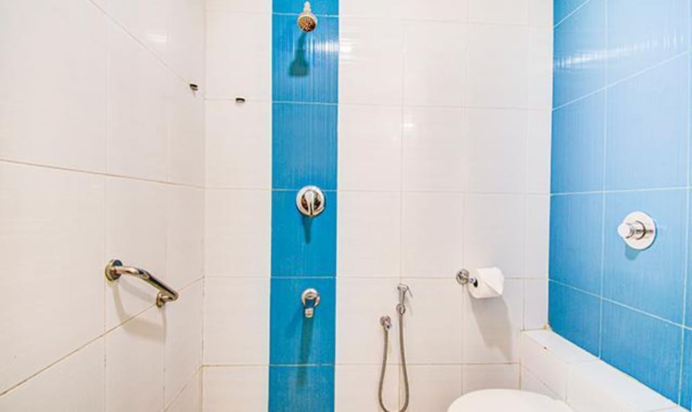 Фото Fabhotel Park Inn