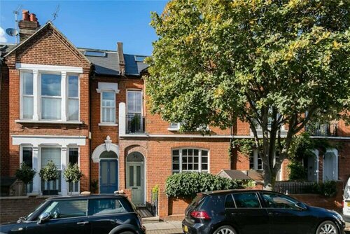 Large and Modern 3 Bedroom Family Home in Earlsfield