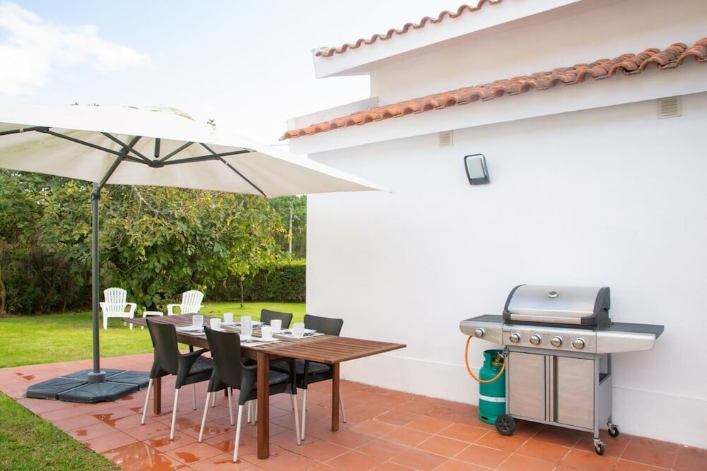 Фото Fig Tree Family House w 4 Bedrooms, Garden & Pool