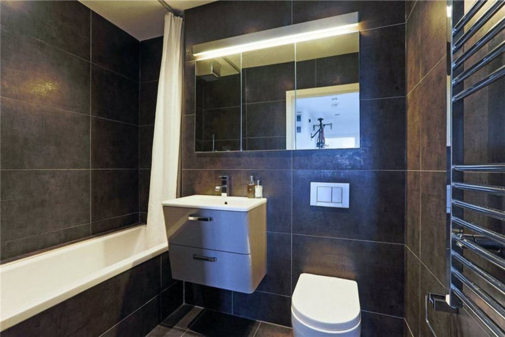 Фото Sleek 2bd Flat W/views of The Shard - Shadwell!