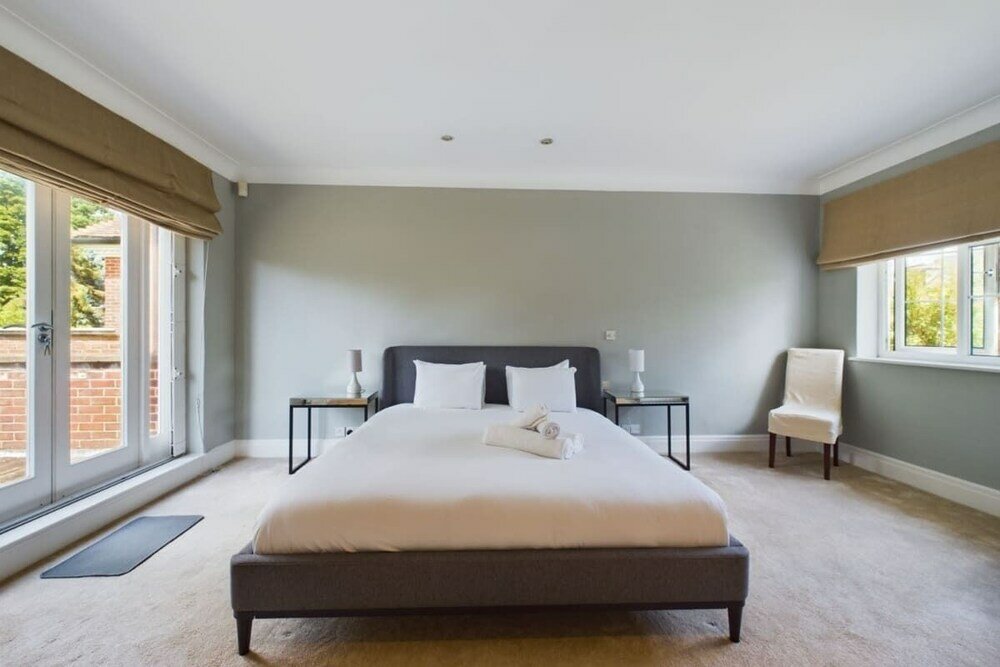 Фото The Richmond Park Hideaway - Cozy 5bdr House With Garden + Rooftop Terrace