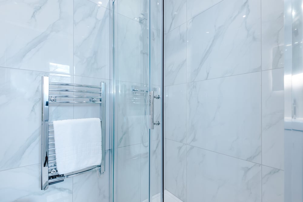 Фото Hilltop Serviced Apartments - Stockport