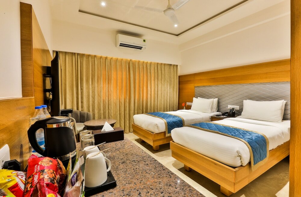 Фото Hotel Vbr Grand Inn