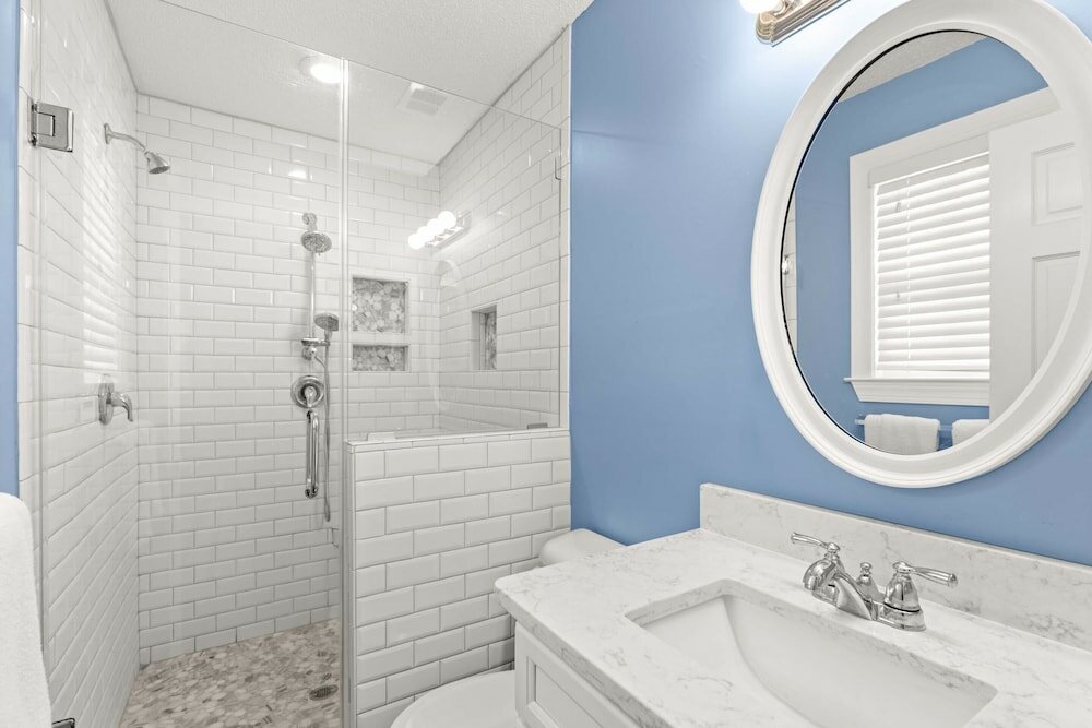 Фото 1401 Chatham Ave