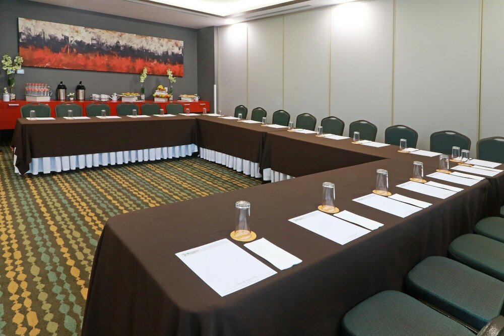 Фото Wyndham Garden Guadalajara Acueducto