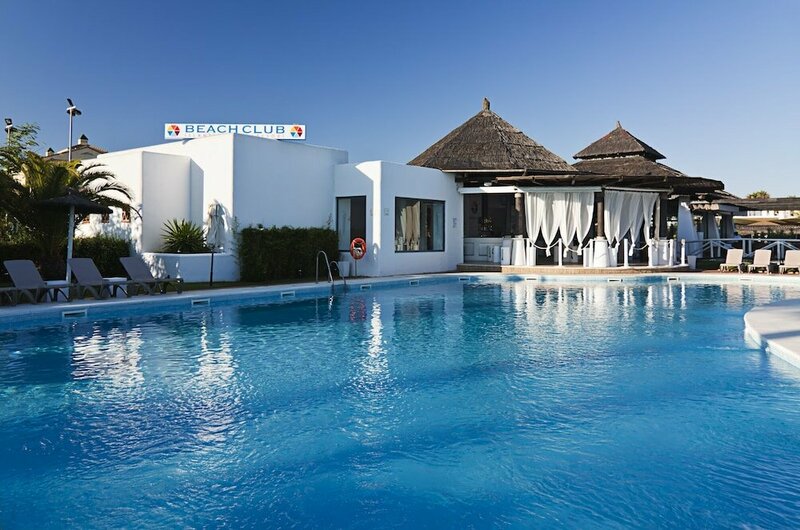 Гостиница DoubleTree by Hilton Islantilla Beach Golf Resort