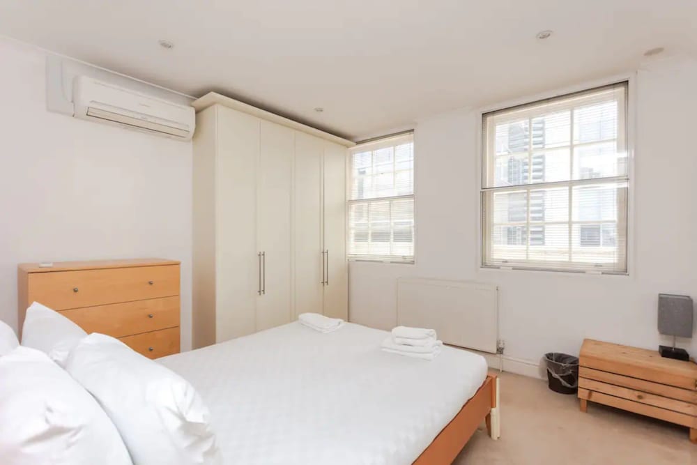 Фото Homely 2 Bedroom Flat Near Embankment Station