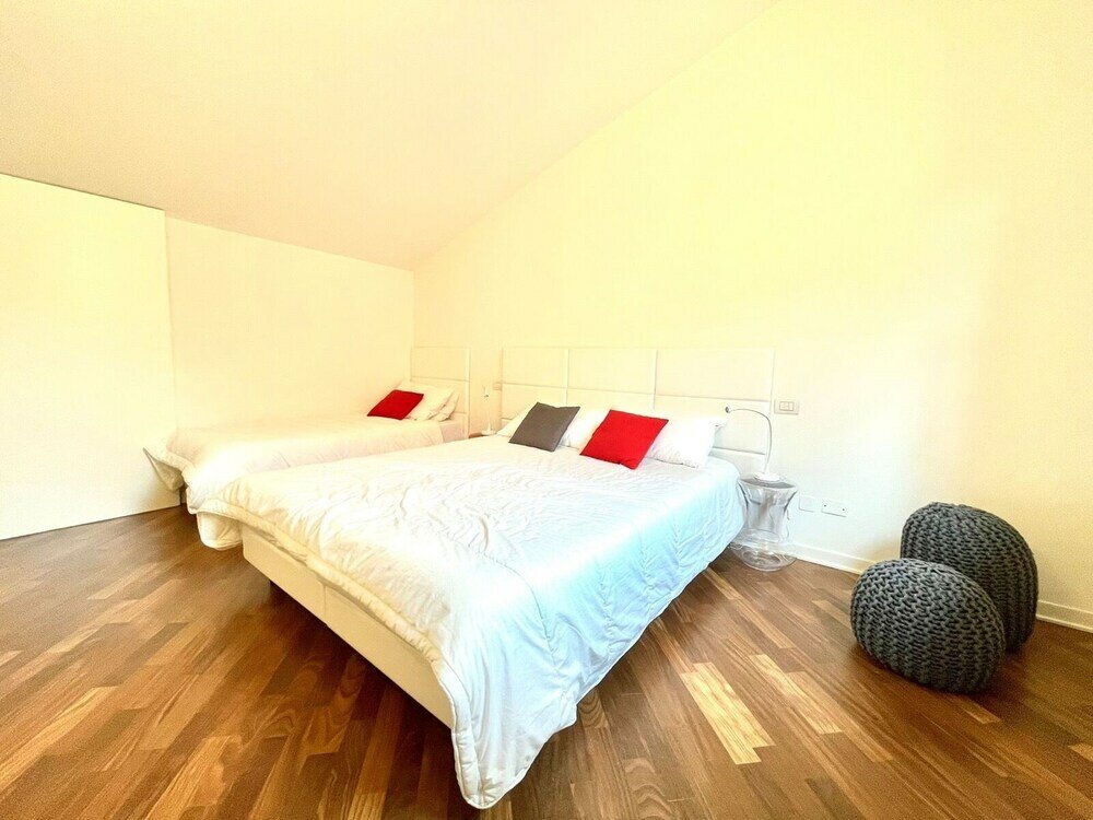 Фото Large modern 2-storey house in the heart of Verona