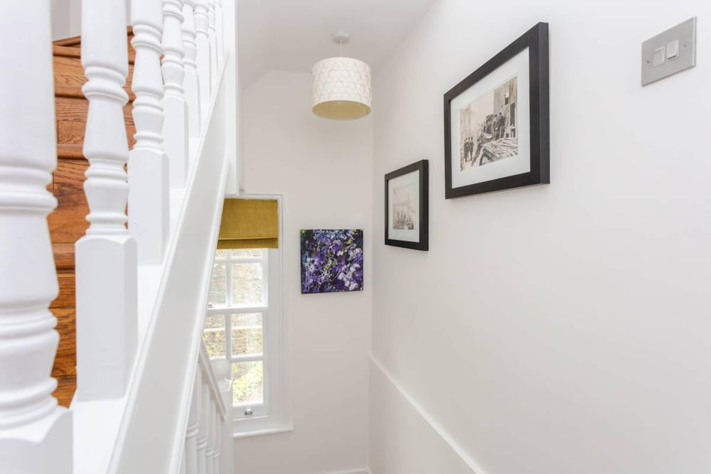 Фото Stylish 3 Bedroom Home With Garden Near Kings Cross