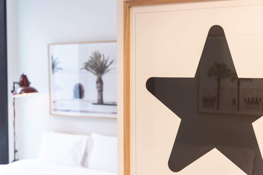 Фото Trendy 1 Bedroom Apartment in the Heart of Collingwood