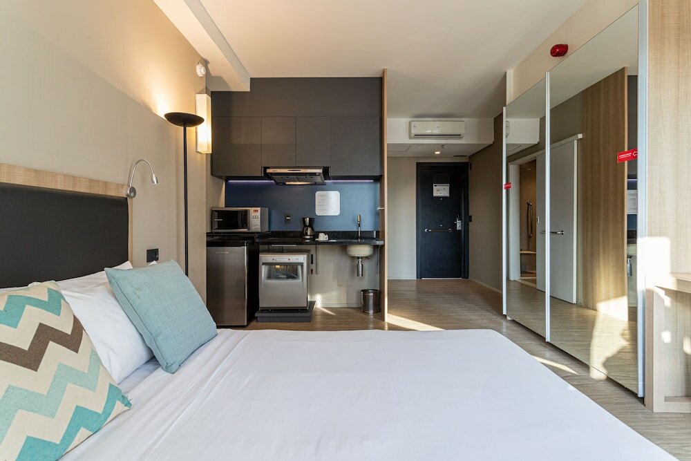 Фото Charlie Alphaville