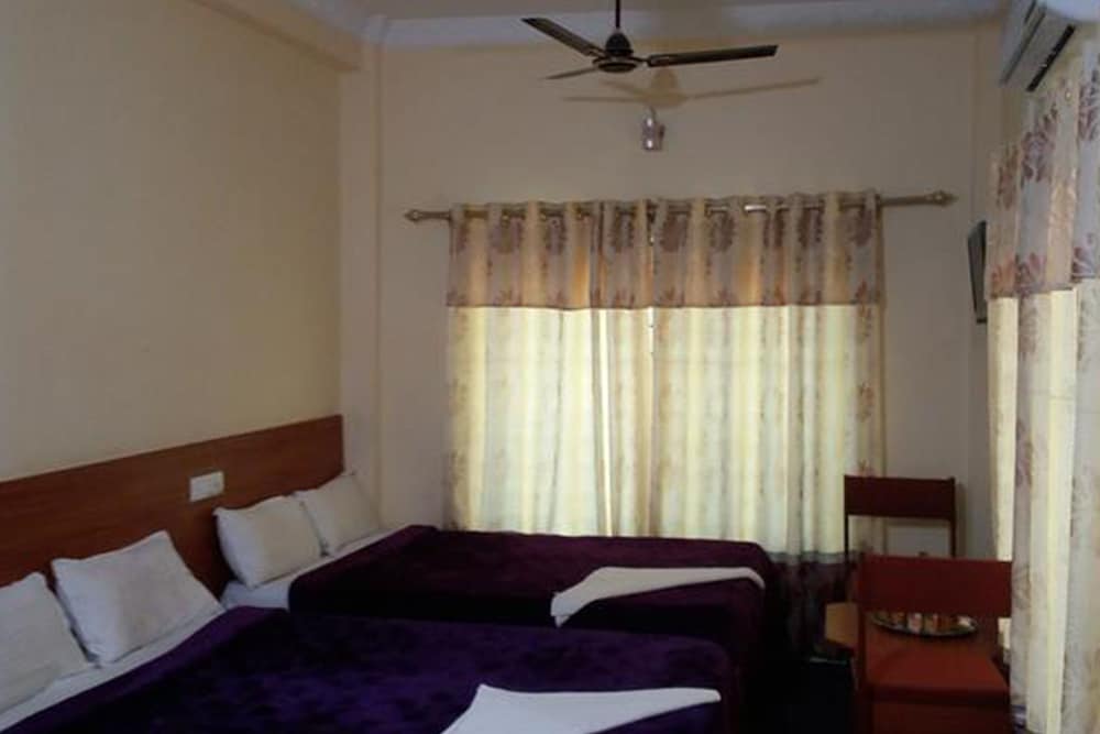 Фото Hotel Daisy Park