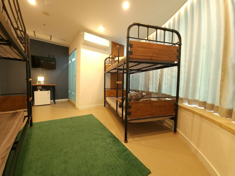 Фото Oyo Hostel Myeongdong 3