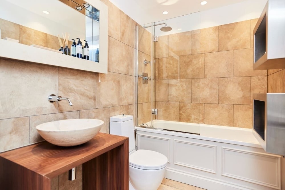 Фото The Chelsea Escape - Spacious 5bdr Flat With Garden