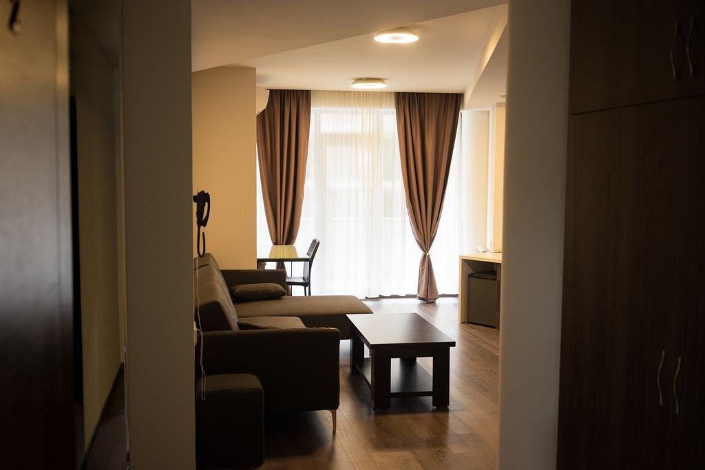 Фото Отель All Seasons