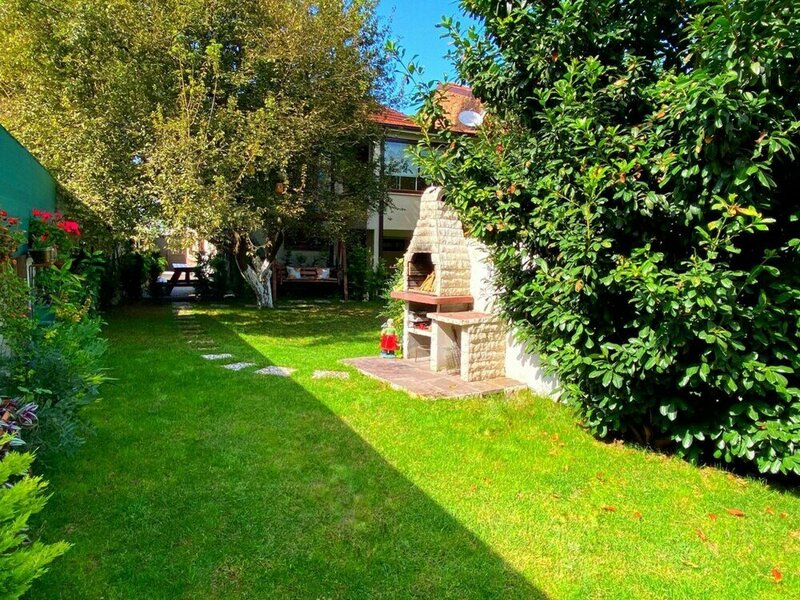 Апартаменты Cozy Villa With Backyard and Fireplace in Sapanca в Сапандже