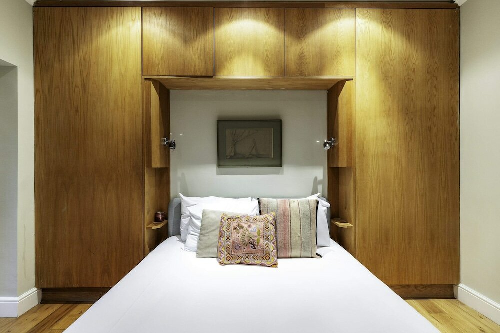 Фото Beautiful Two-bed Abode Near King Cross