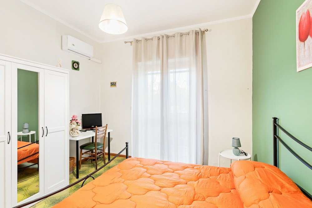 Фото Roomy And Bright Apartment With Balconies X6