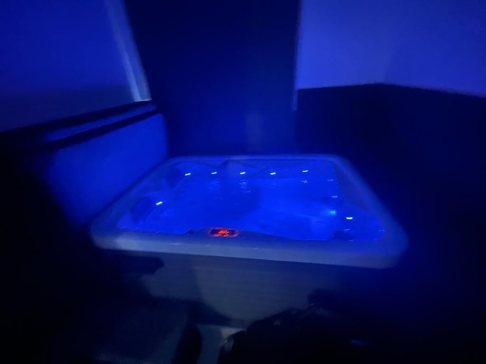 Фото London Luxury Apartments with Jacuzzi Hot tub & Sauna