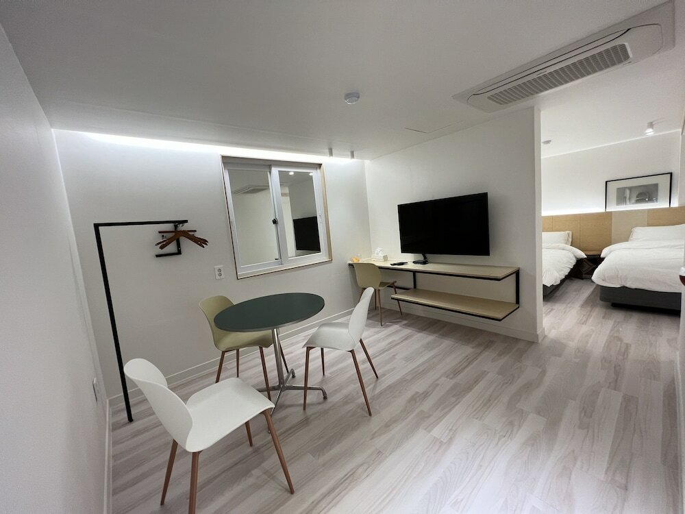 Фото World House