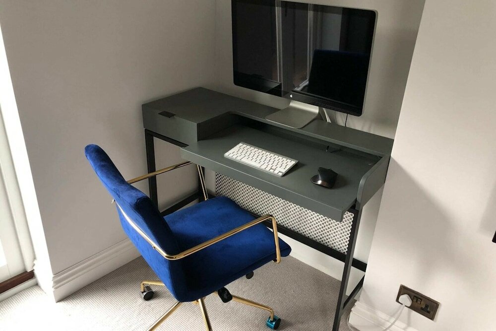 Фото Luxury Victorian 2 Bedroom Apartment Near Tube