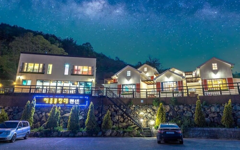 Фото Yeosu Maison Blanche Pension